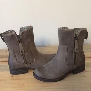 ABEO Gray Leather Booties